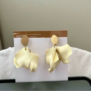 Francesca's Collections Cream Petal Earrings